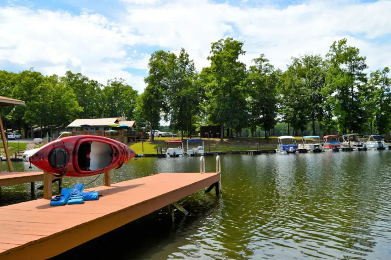 Amazing Lakefront Getaway — photo 2