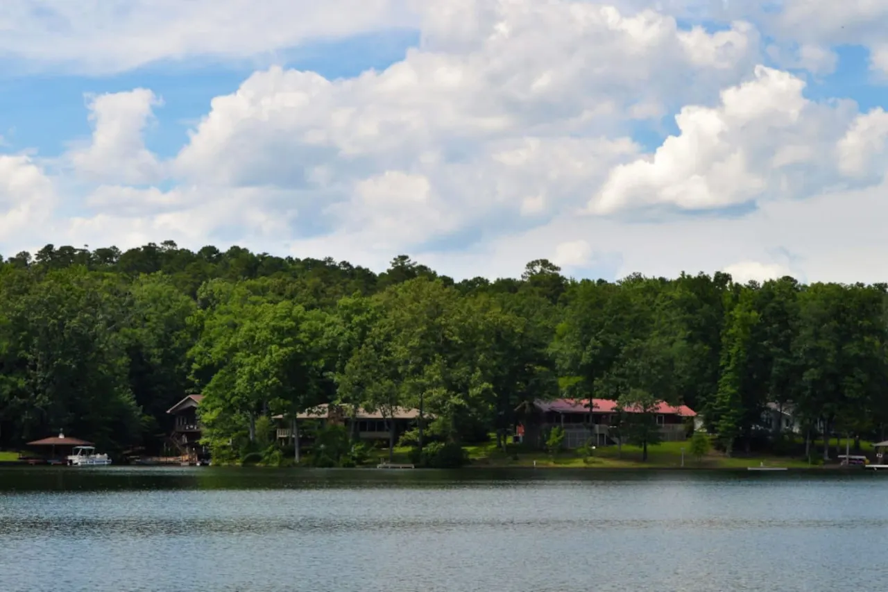 Amazing Lakefront Getaway — photo 5
