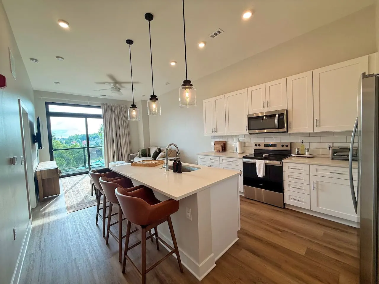 Stylish Downtown 1BR Private Balcony + City View 10