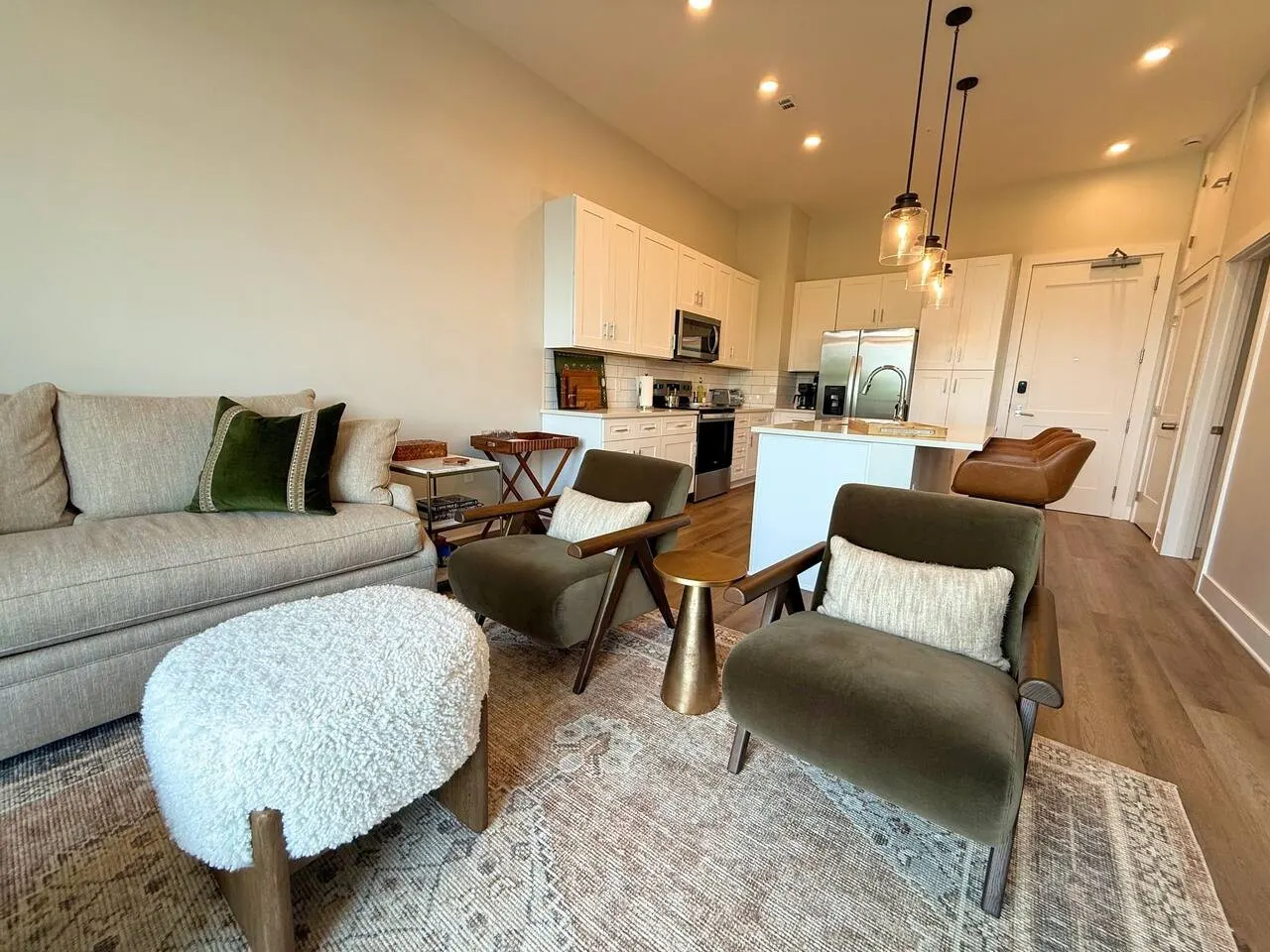 Stylish Downtown 1BR Private Balcony + City View 13