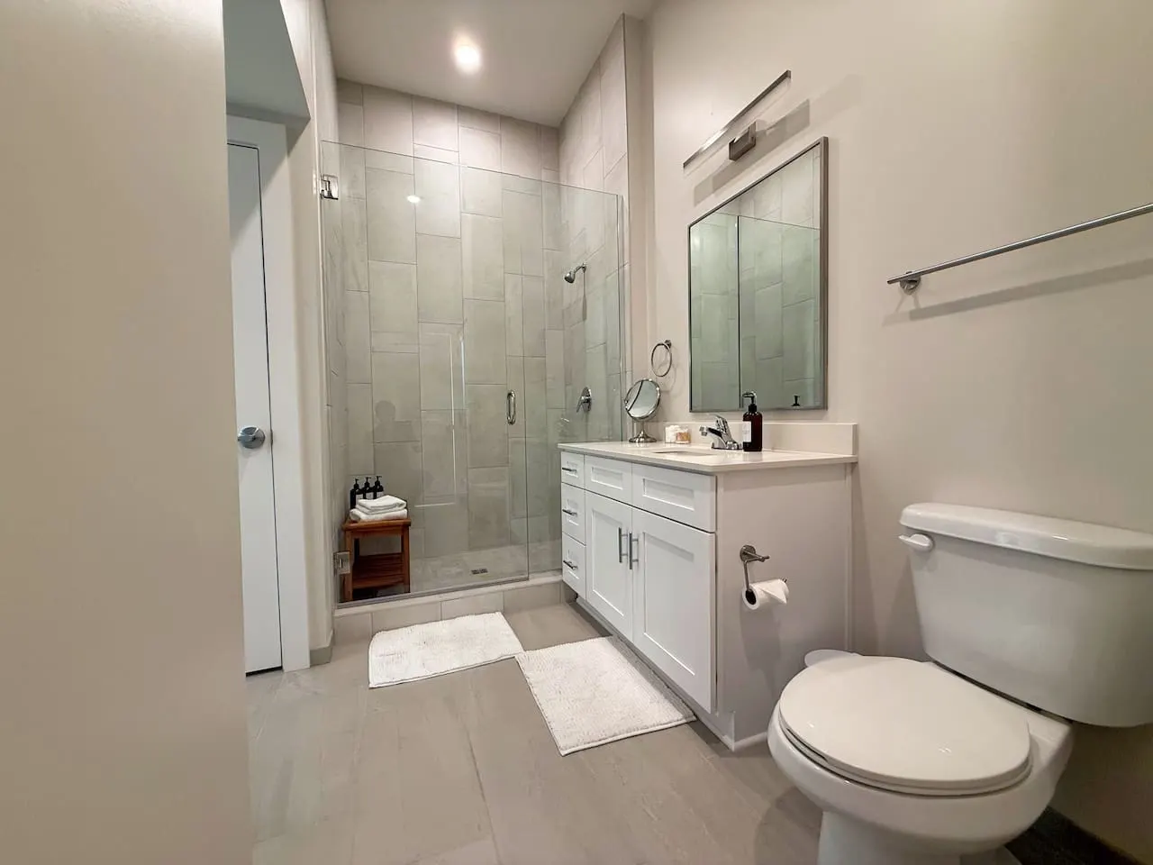 Stylish Downtown 1BR | Private Balcony + City View — photo 4