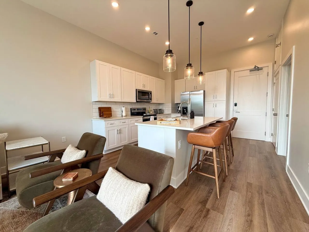 Stylish Downtown 1BR Private Balcony + City View 6