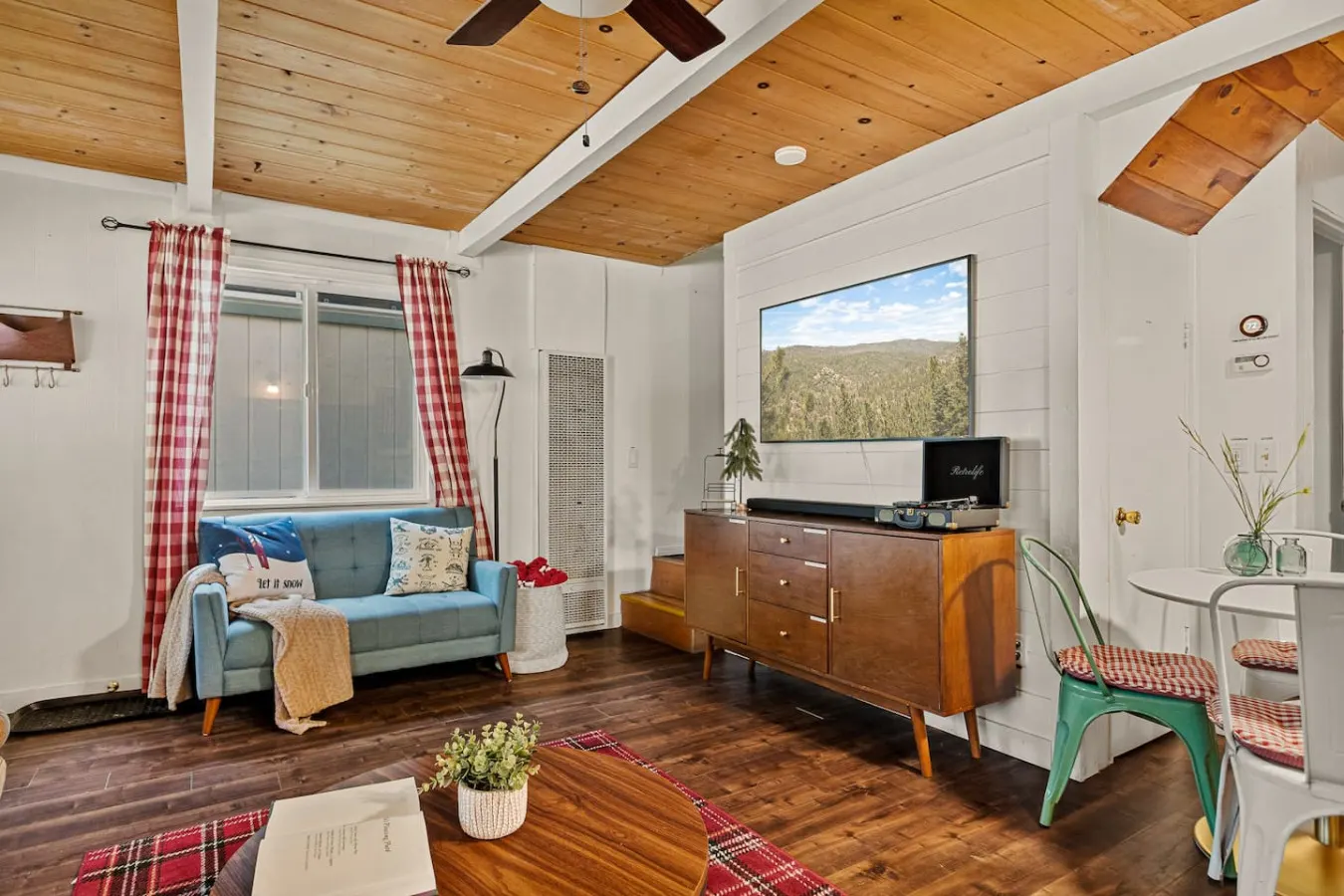 Lynx Lodge, Walk to Zoo, Hot Tub & Game Room — photo 2