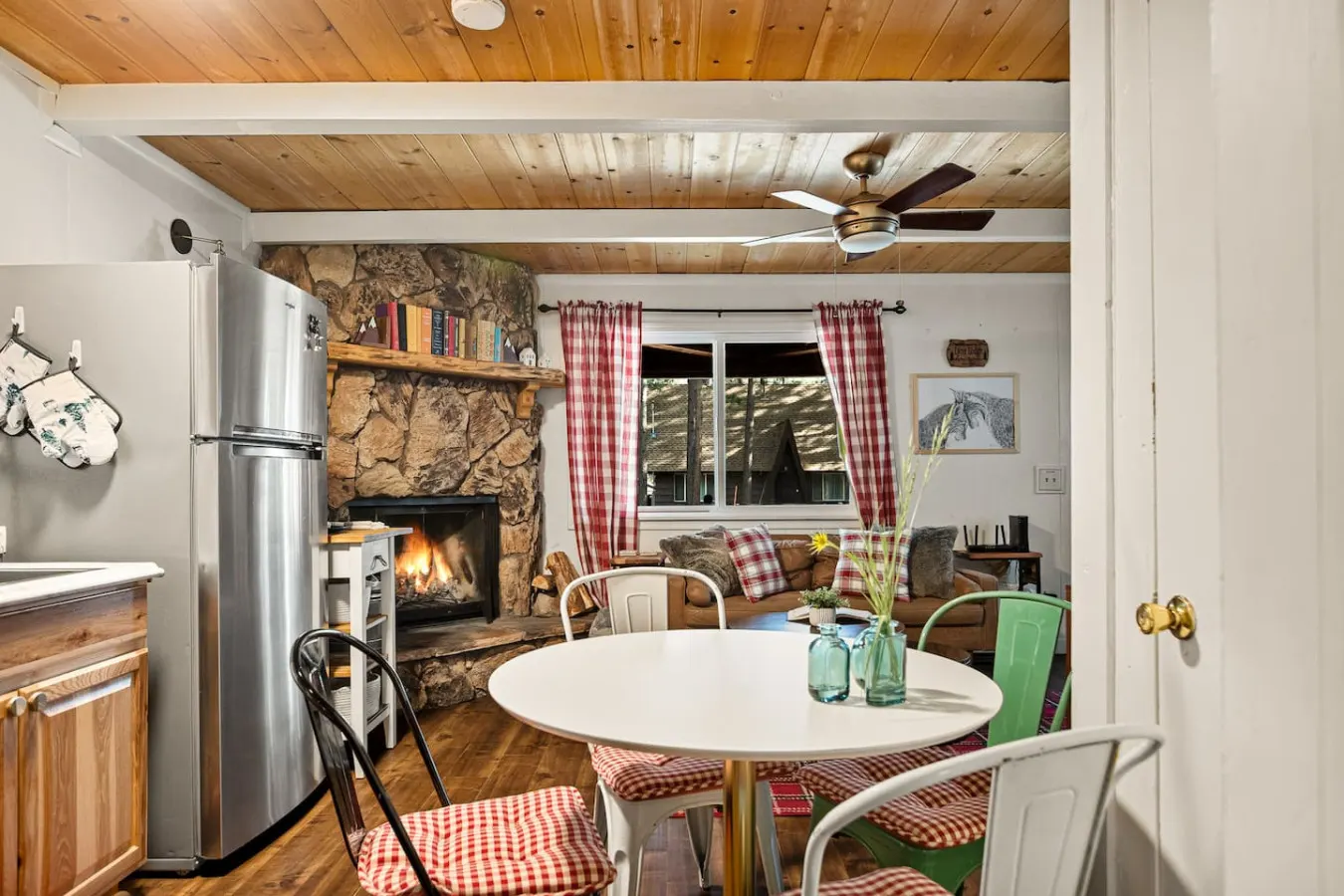 Lynx Lodge, Walk to Zoo, Hot Tub & Game Room 9