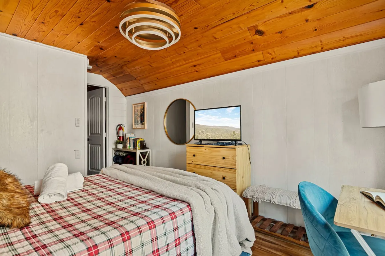 Lynx Lodge, Walk to Zoo, Hot Tub & Game Room 16
