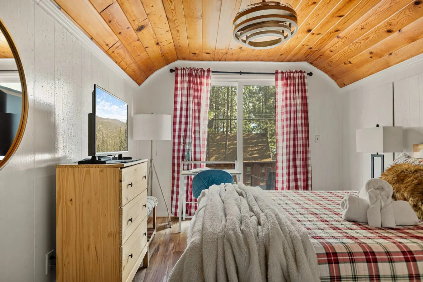 Lynx Lodge, Walk to Zoo, Hot Tub & Game Room 17