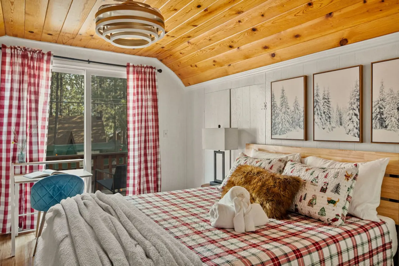 Lynx Lodge, Walk to Zoo, Hot Tub & Game Room 19