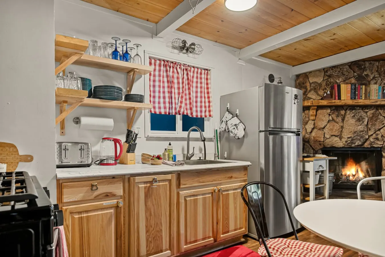 Lynx Lodge, Walk to Zoo, Hot Tub & Game Room — photo 4