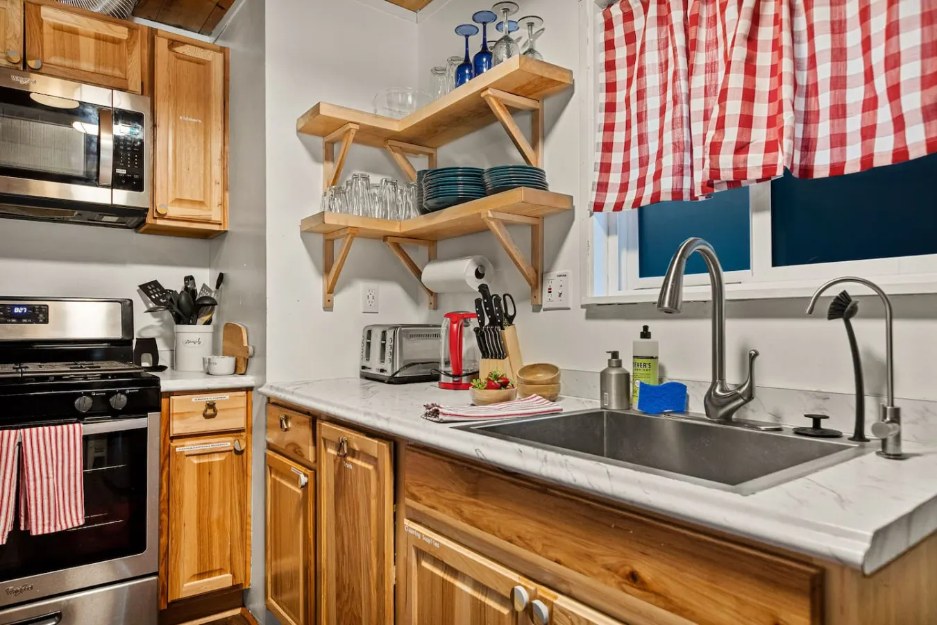 Lynx Lodge, Walk to Zoo, Hot Tub & Game Room 6