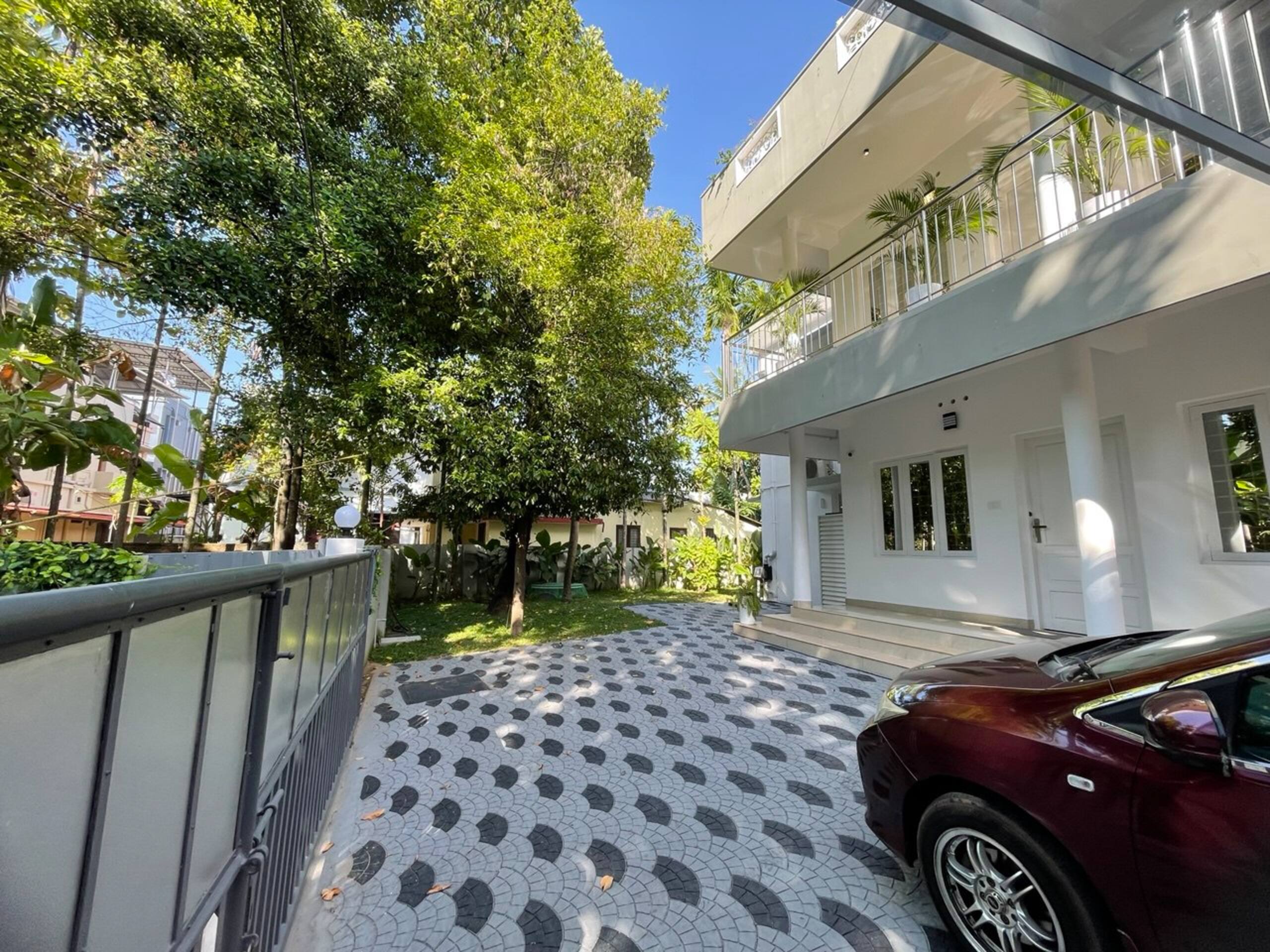 Urban Loft 1BHK 201 10 min to Lulu w/ greenery 28