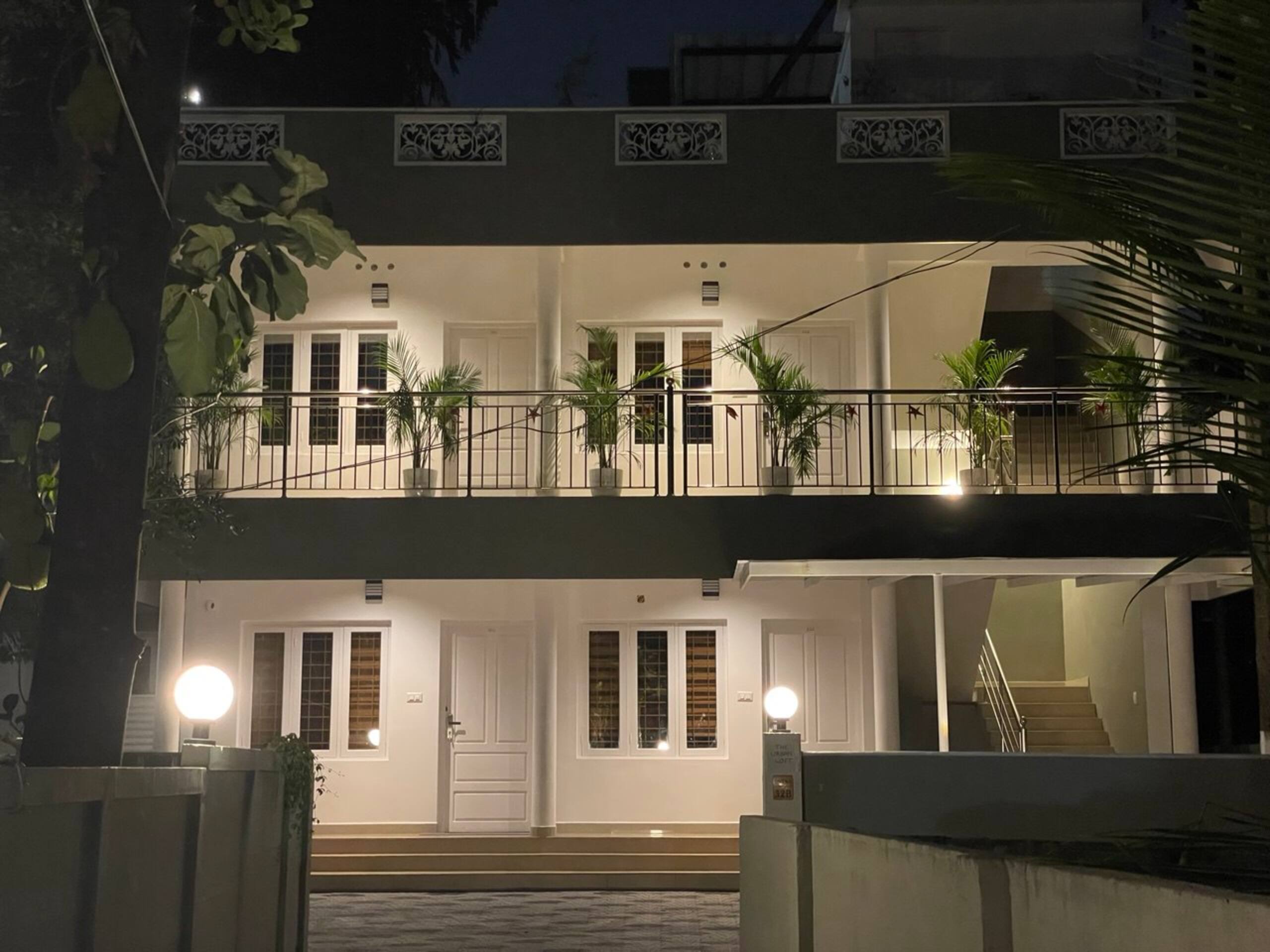Urban Loft 1BHK 201 10 min to Lulu w/ greenery 14