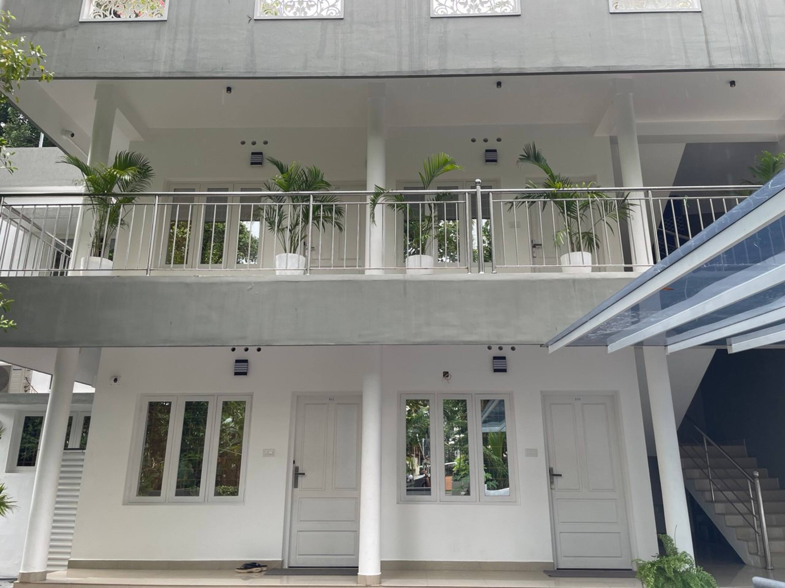 Urban Loft 1BHK 201 10 min to Lulu w/ greenery 15