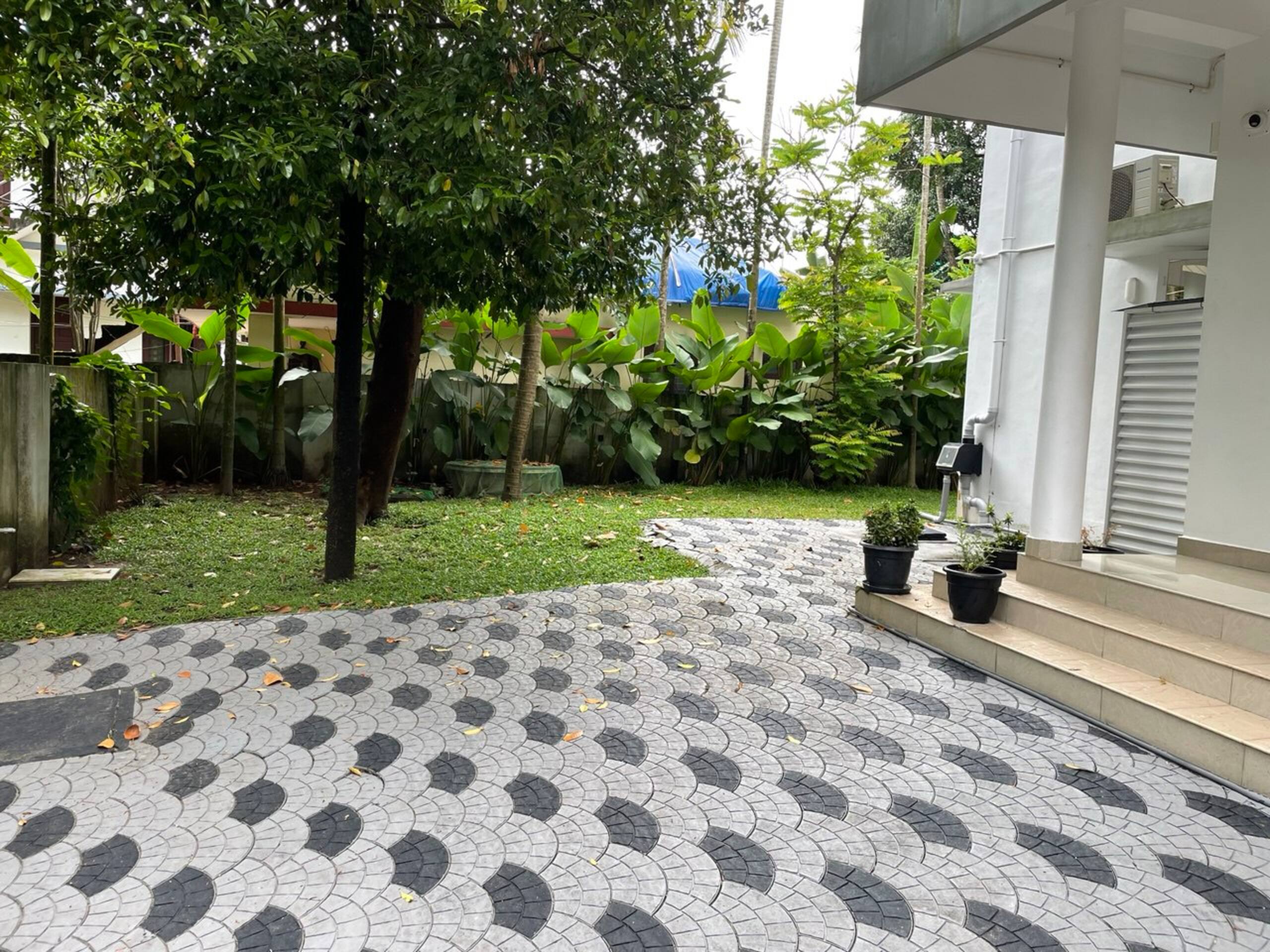 Urban Loft 1BHK 201 10 min to Lulu w/ greenery 25