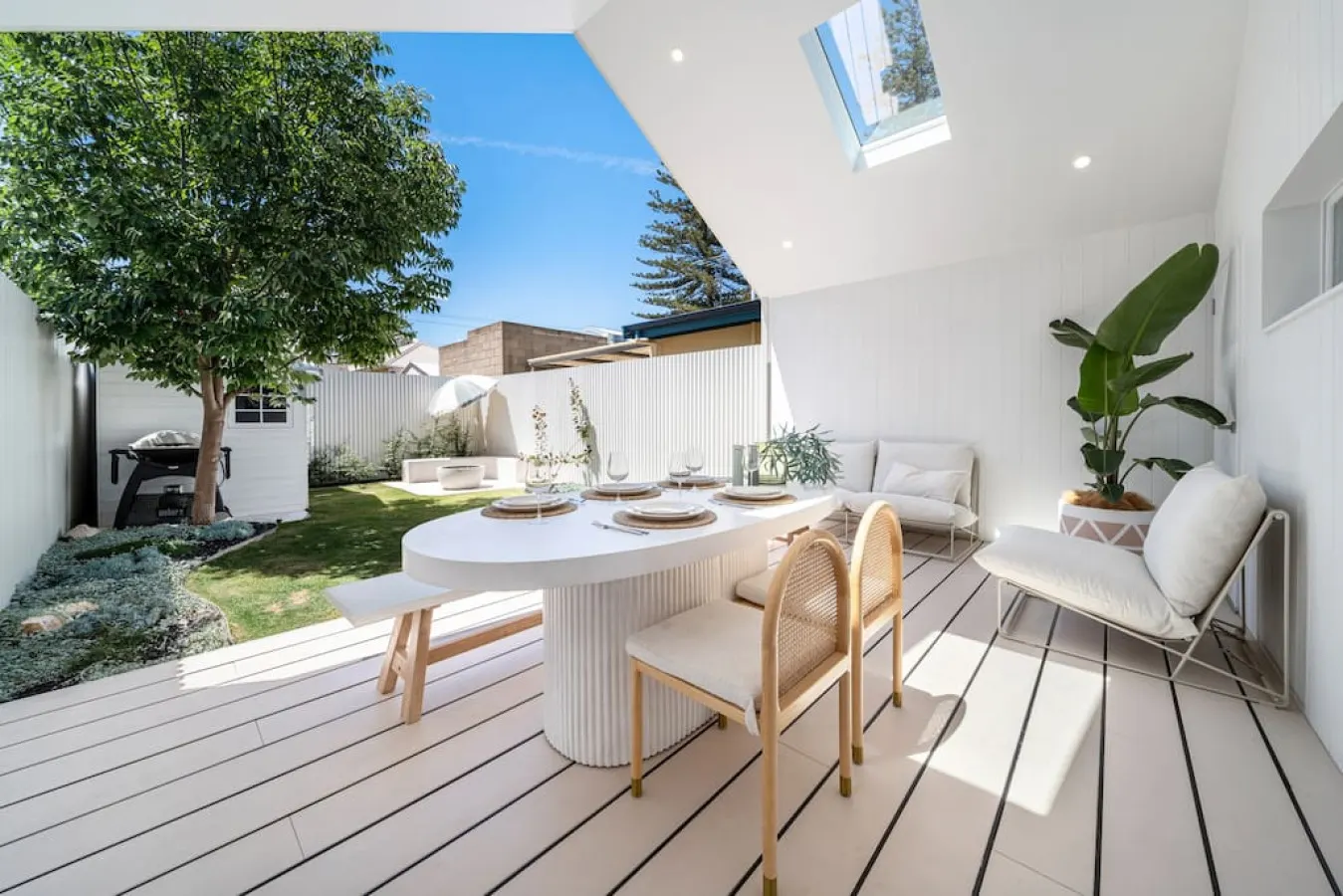 Marseille—Indoor-outdoor Living by the Beach