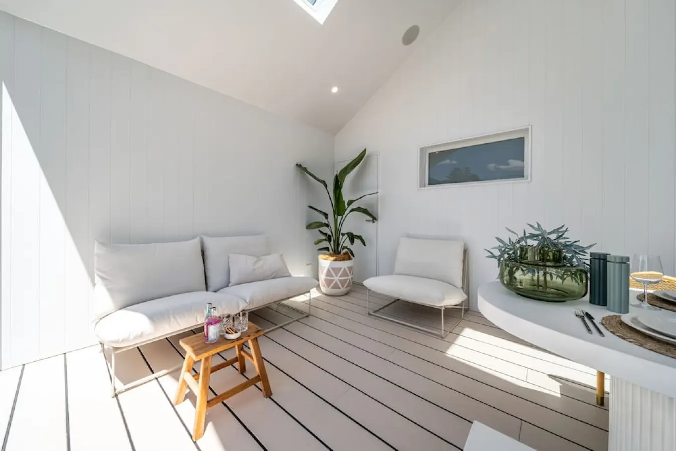 Marseille—Indoor-outdoor Living by the Beach 19