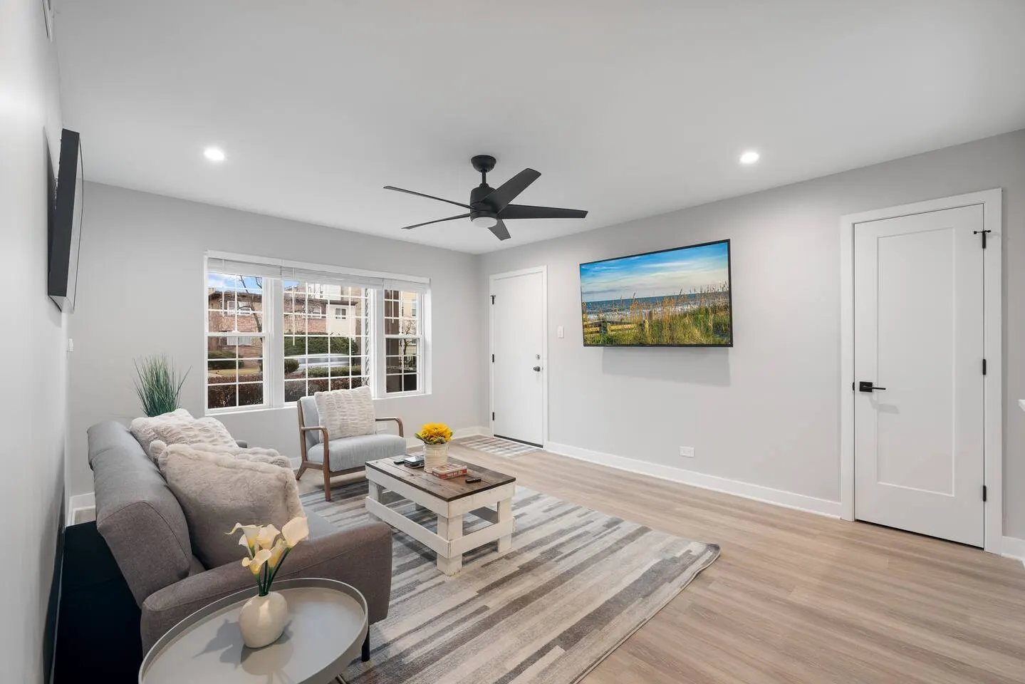 Freshly renovated Evanston condo