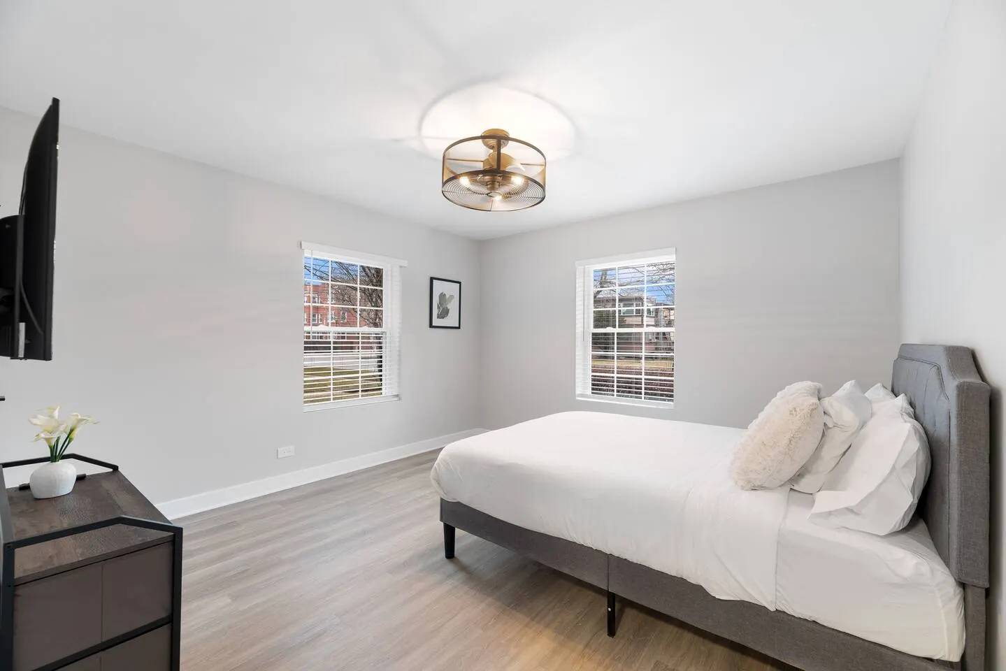 Freshly renovated Evanston condo 11