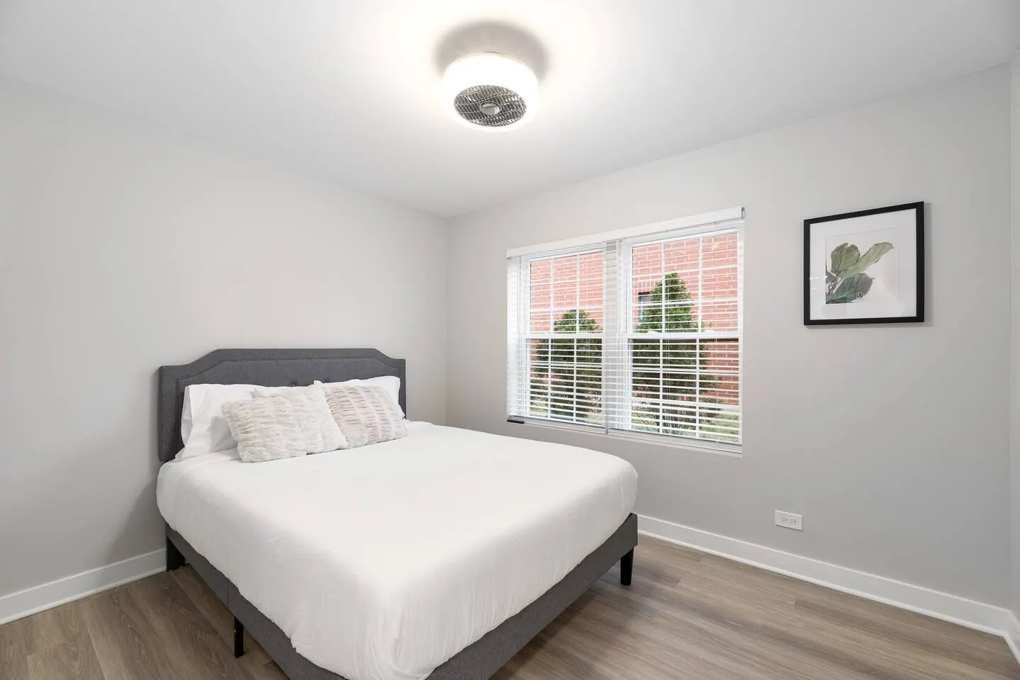 Freshly renovated Evanston condo 12