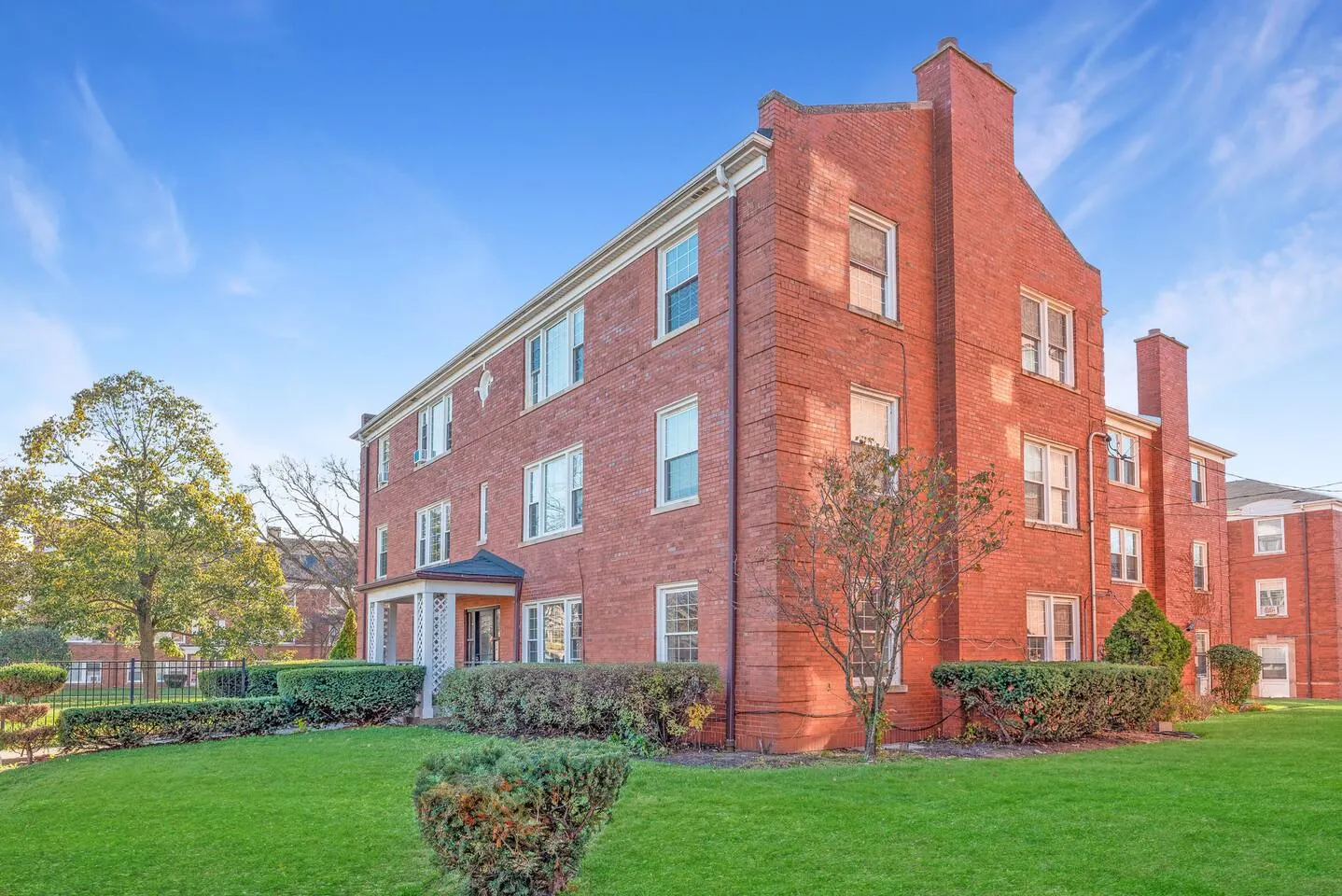 Freshly renovated Evanston condo 13