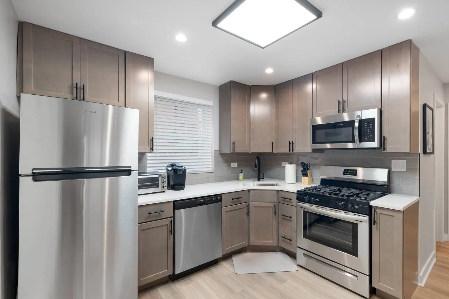Freshly renovated Evanston condo — photo 5