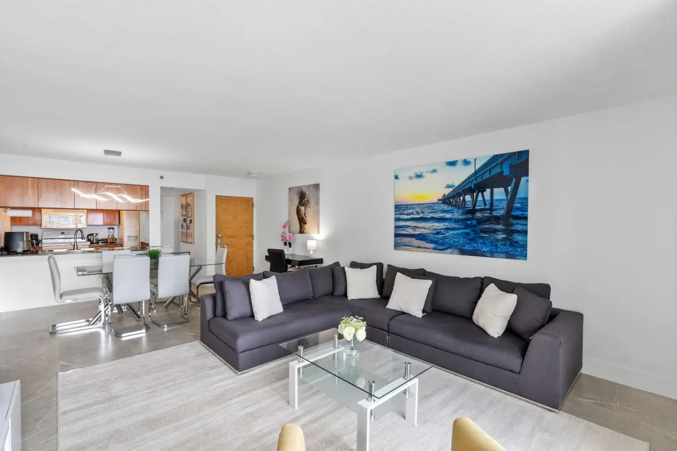 Spacious 3 bedrooms with Parking 9