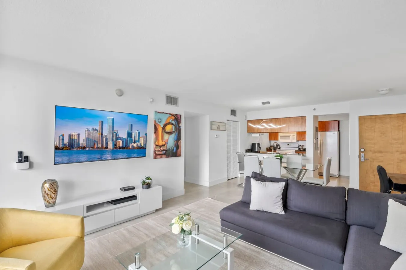 Spacious 3 bedrooms with Parking 10