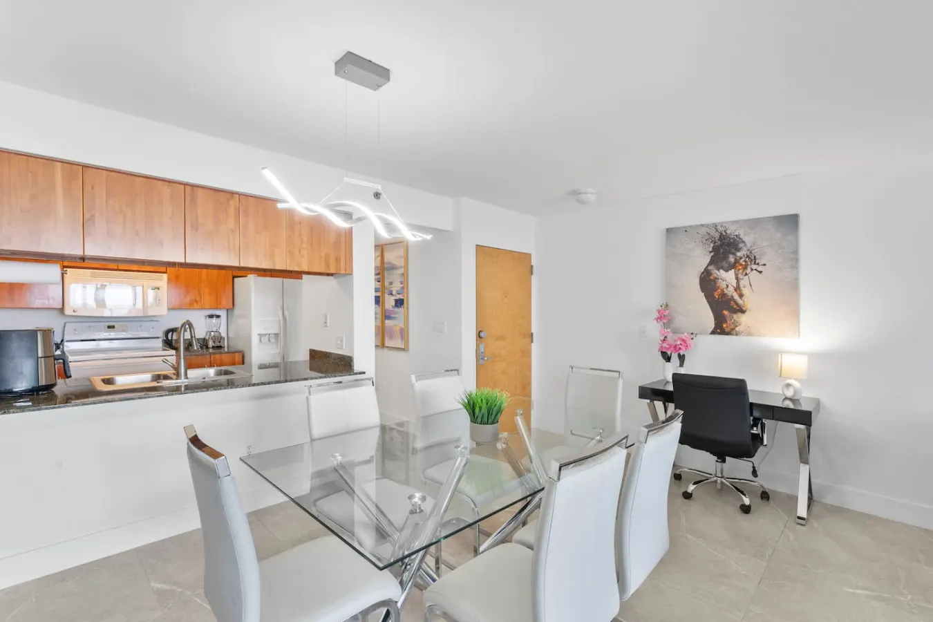 Spacious 3 bedrooms with Parking 11