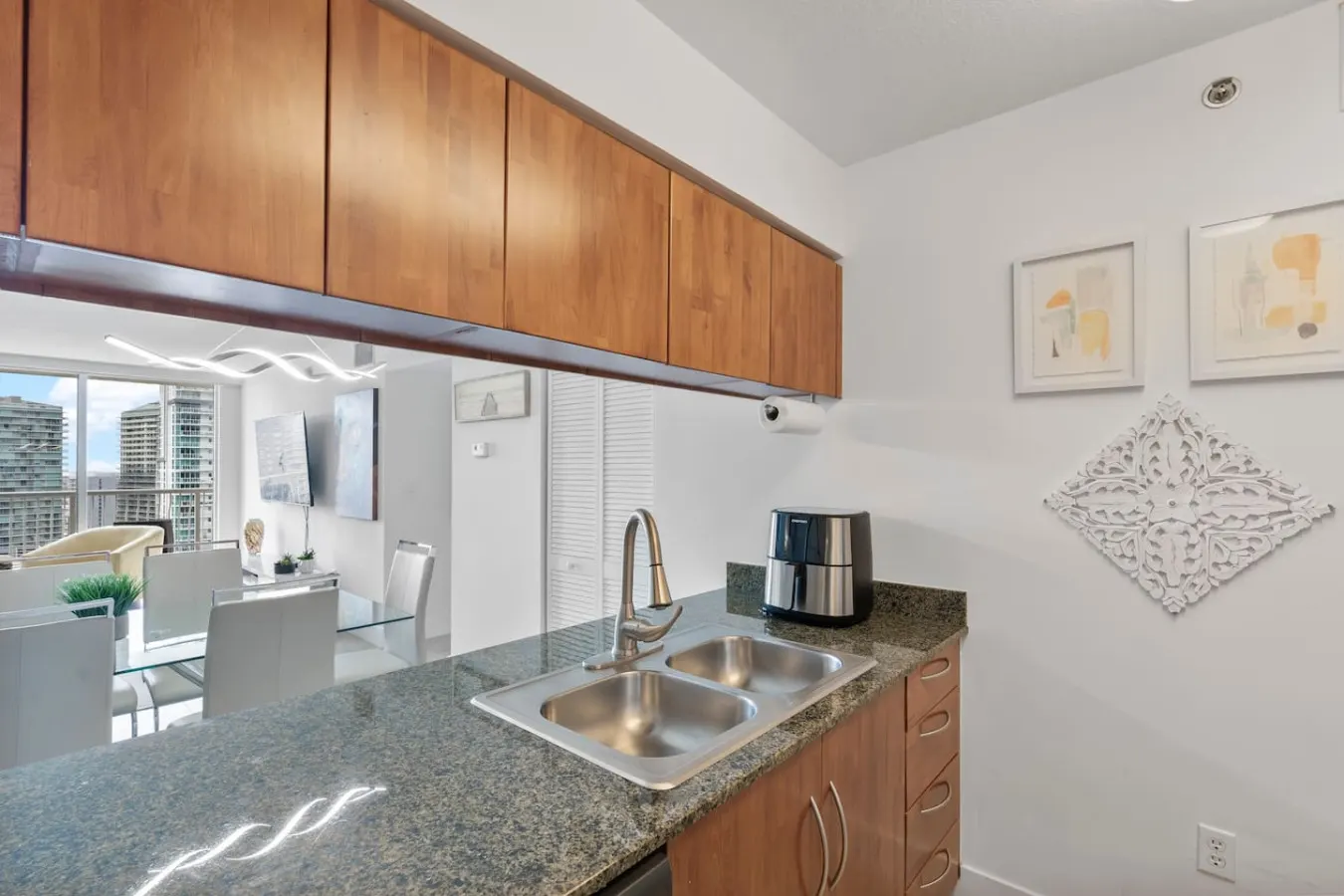 Spacious 3 bedrooms with Parking 14