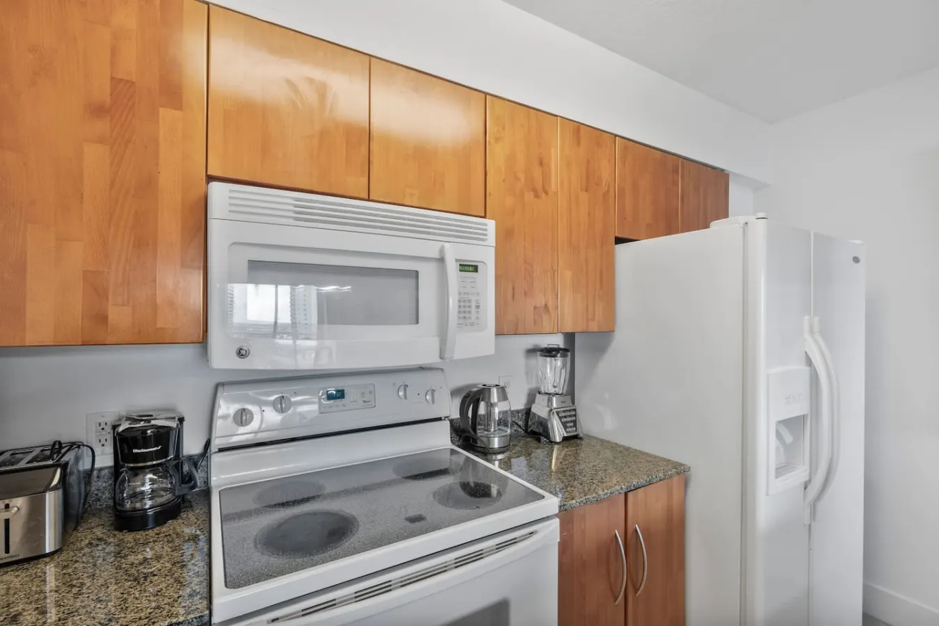 Spacious 3 bedrooms with Parking 15
