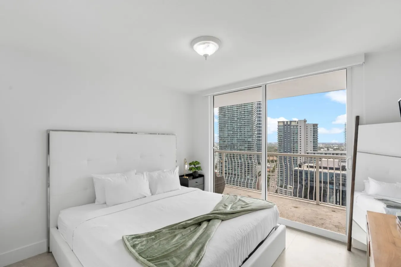 Spacious 3 bedrooms with Parking 16