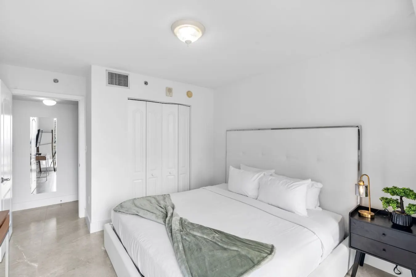 Spacious 3 bedrooms with Parking 17