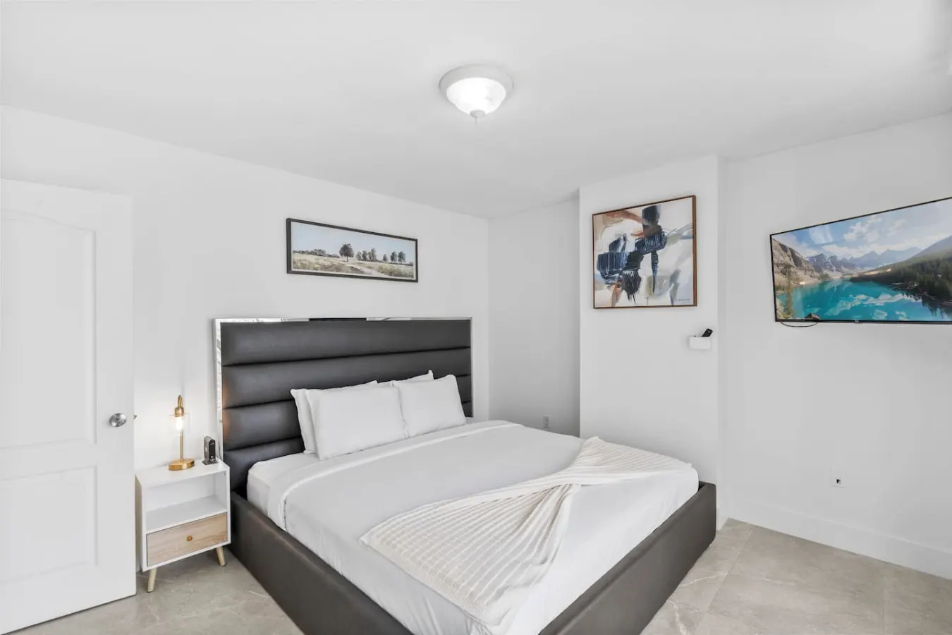 Spacious 3 bedrooms with Parking 20
