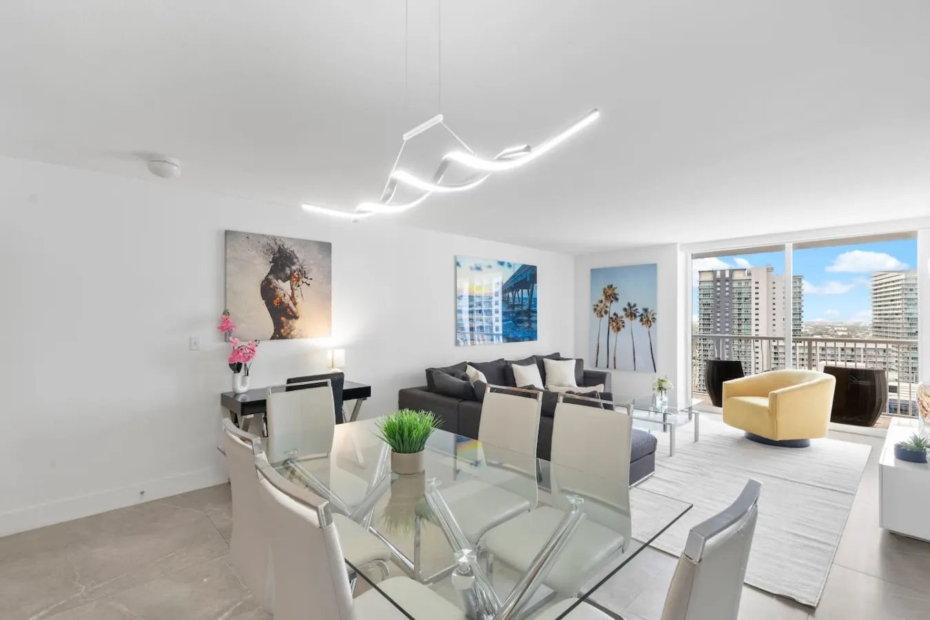 Spacious 3 bedrooms with Parking 4