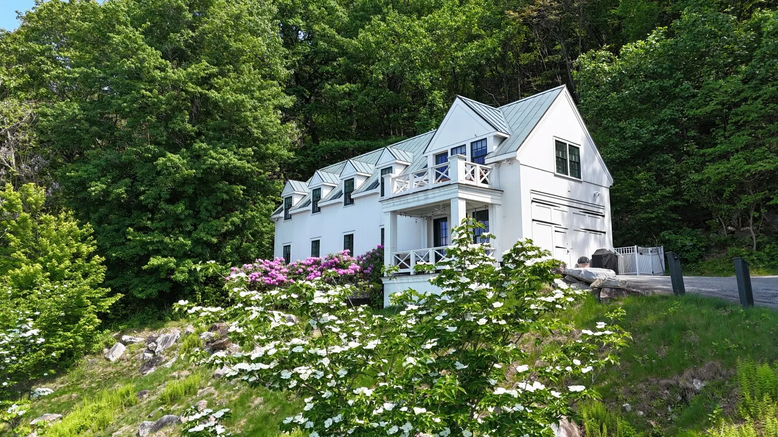 The Riverfront Boathouse Getaway — photo 2