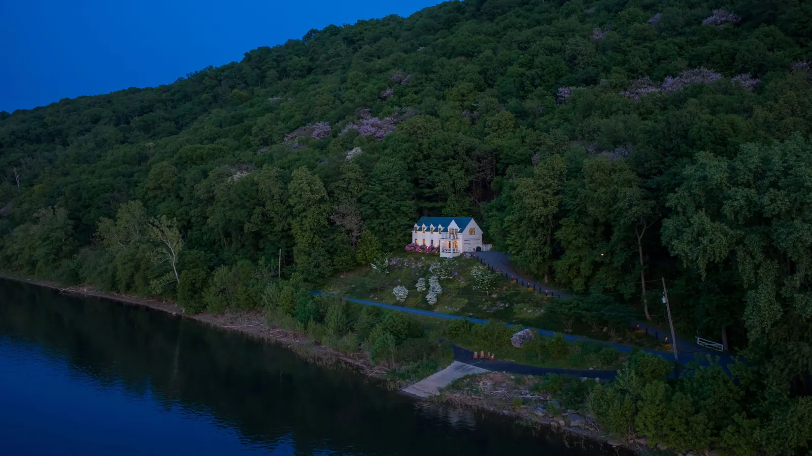 The Riverfront Boathouse Getaway 9