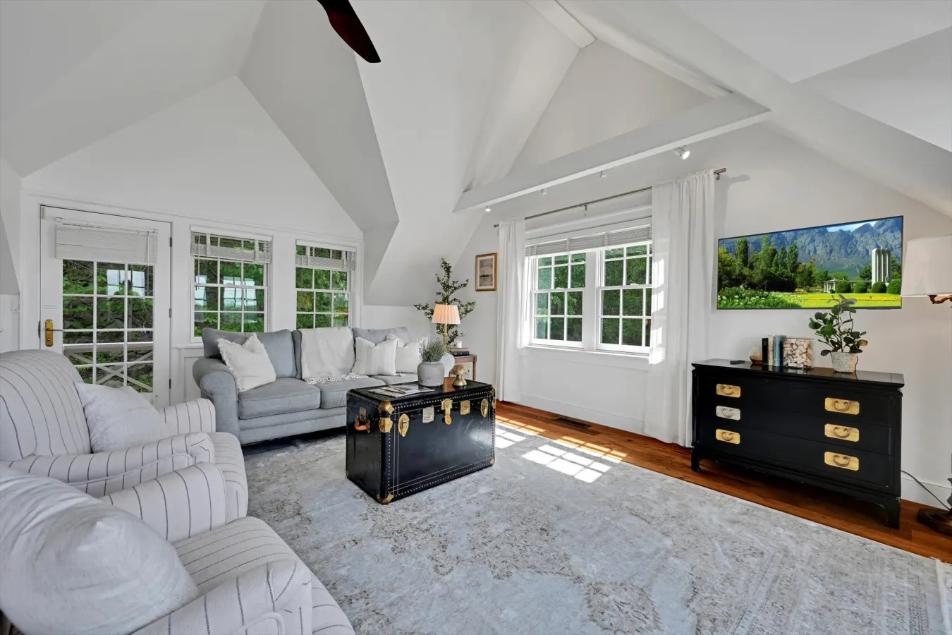 The Riverfront Boathouse Getaway 18