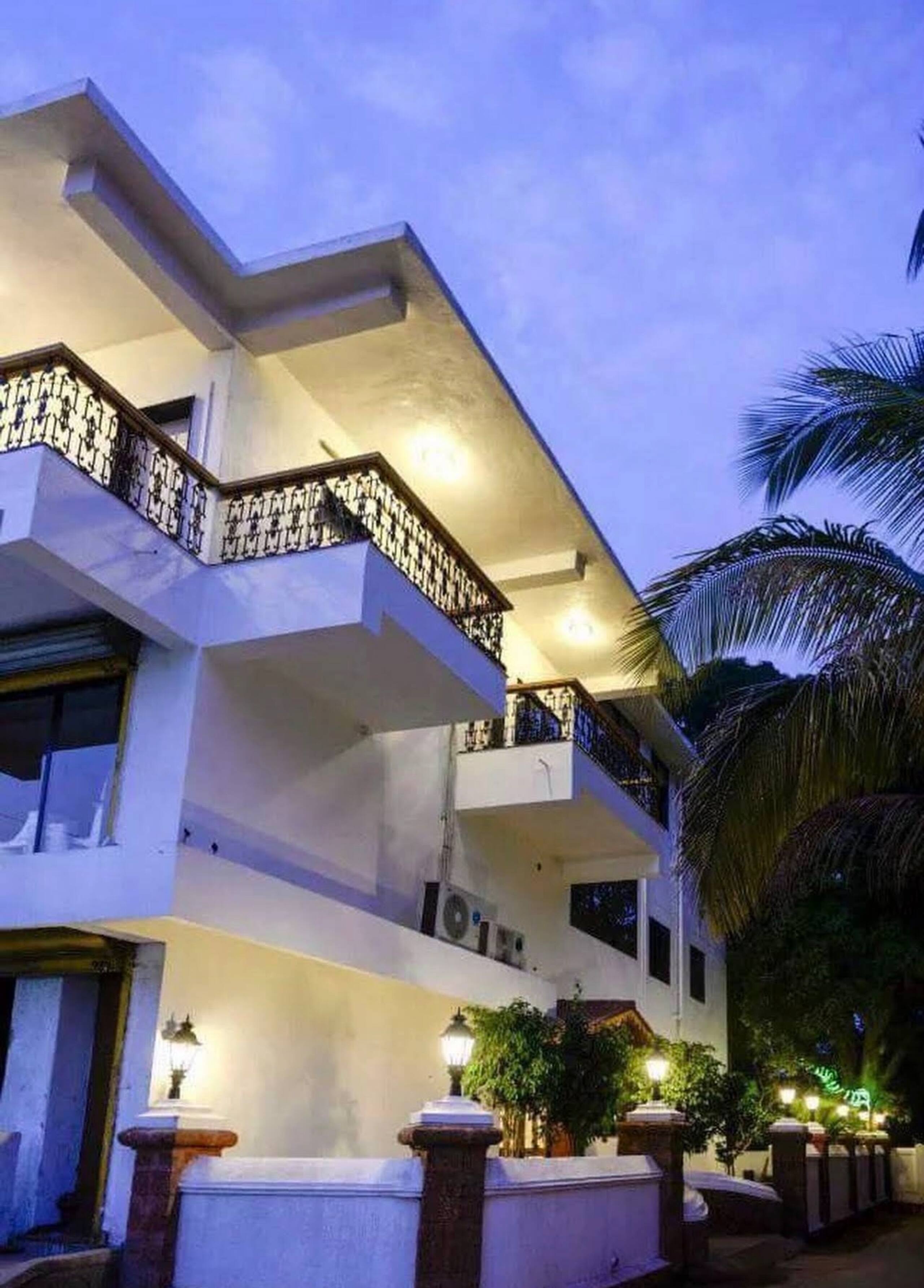 Boho Paradise | Luxurious 2BHK Apt | Near Thalassa 17