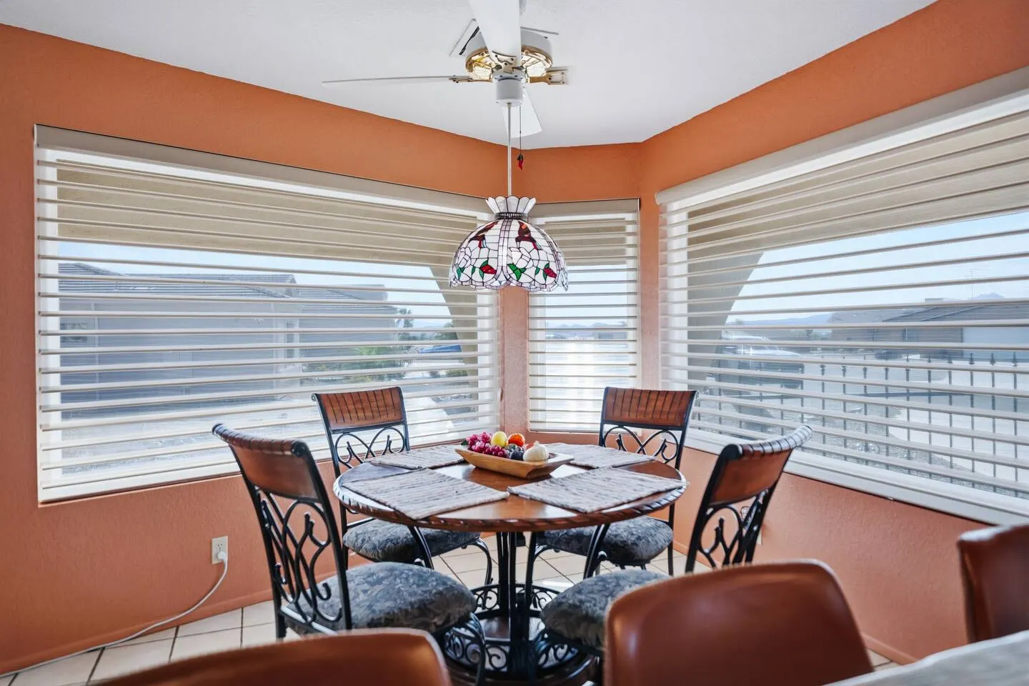 Close to downtown! Pool 3bd Sleeps 8 10
