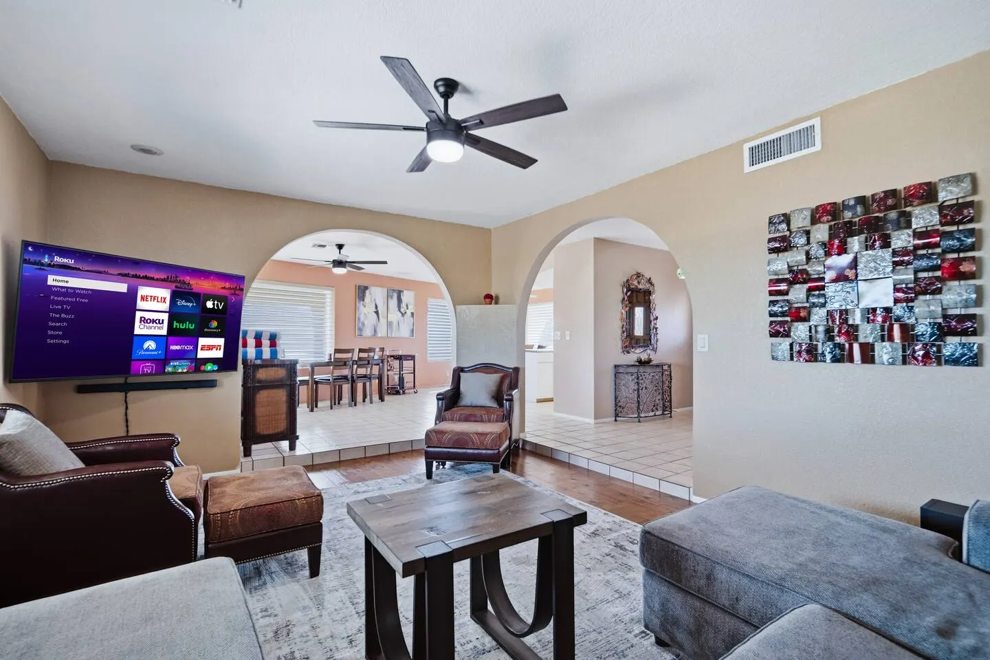 Close to downtown! Pool 3bd Sleeps 8 11