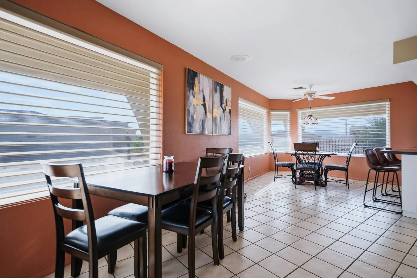 Close to downtown! Pool 3bd Sleeps 8 13