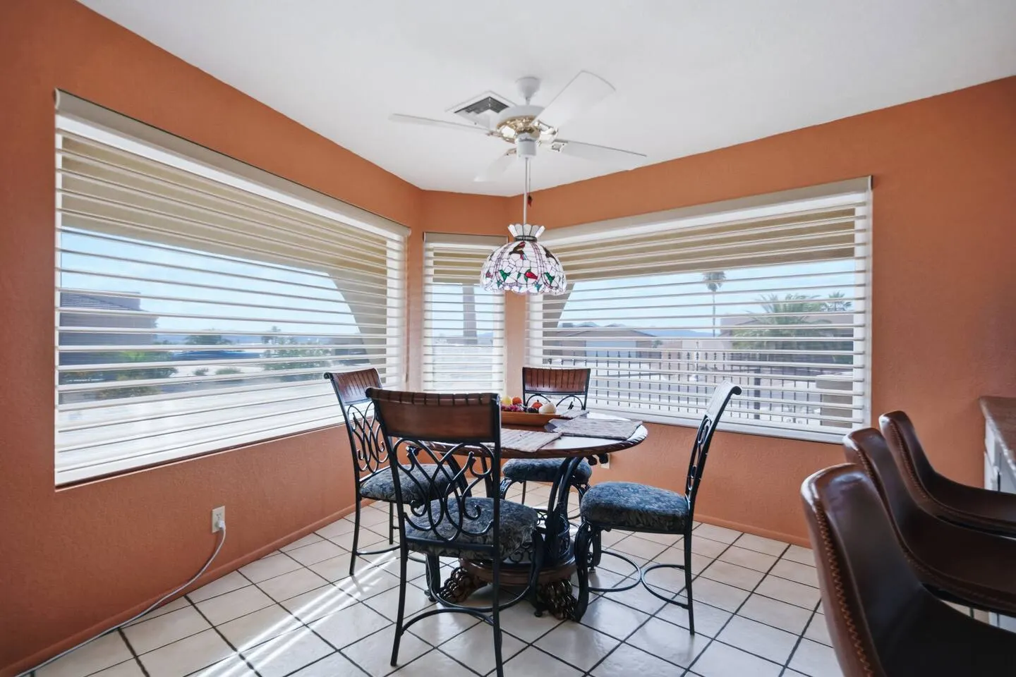 Close to downtown! Pool 3bd Sleeps 8 16