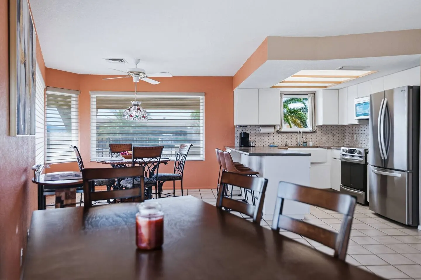 Close to downtown! Pool 3bd Sleeps 8 17