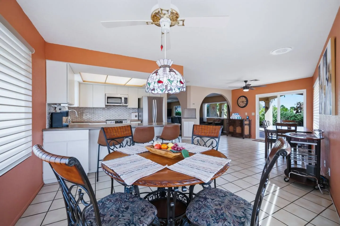 Close to downtown! Pool 3bd Sleeps 8 18