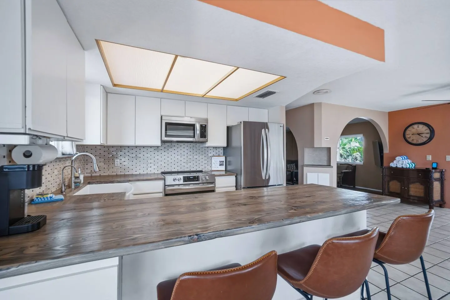 Close to downtown! Pool 3bd Sleeps 8 19