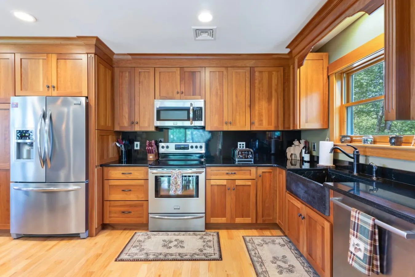 Perfect Pair on Sebago- TWO Beachfront Houses 9