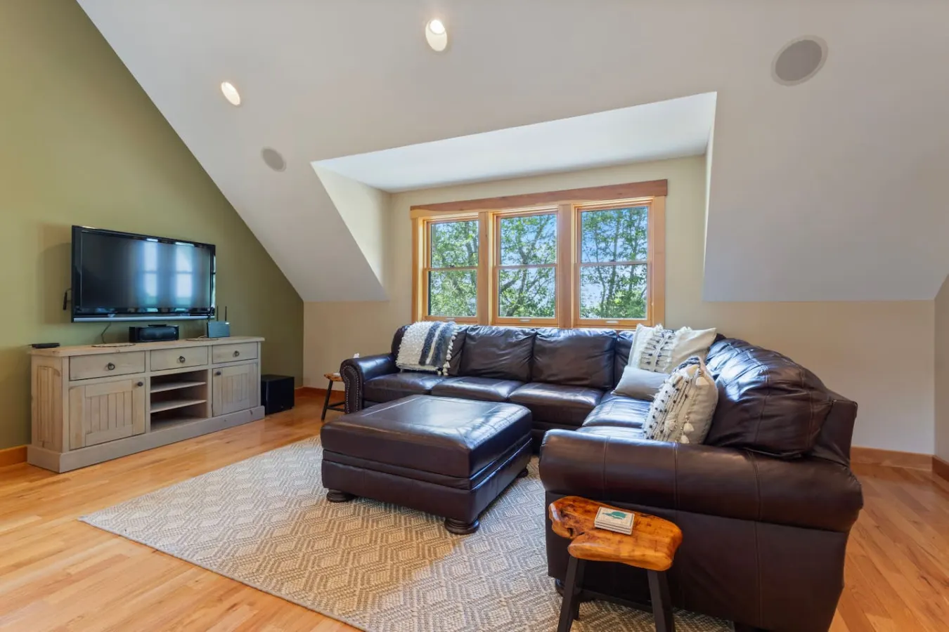 Perfect Pair on Sebago- TWO Beachfront Houses 14