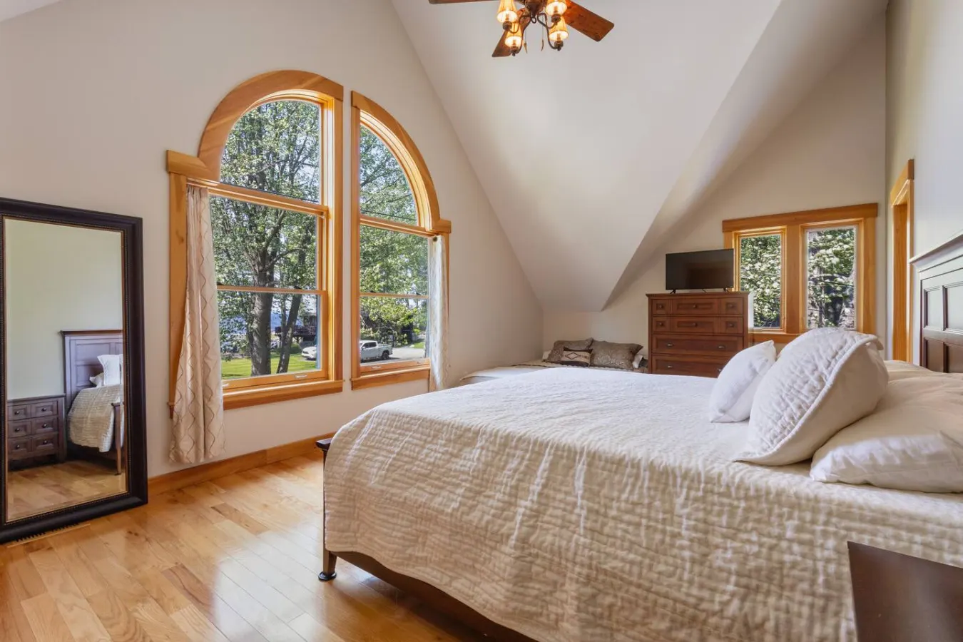 Perfect Pair on Sebago- TWO Beachfront Houses 16