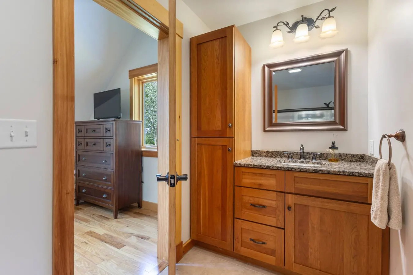 Perfect Pair on Sebago- TWO Beachfront Houses 19