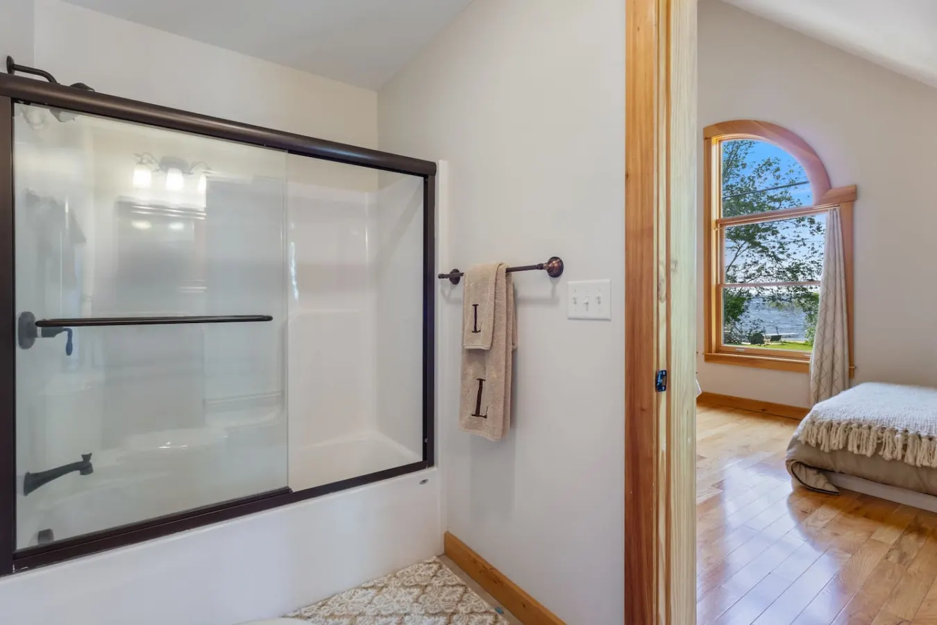 Perfect Pair on Sebago- TWO Beachfront Houses 20