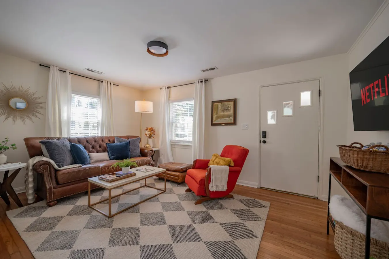 Cozy 3BR Home KING Bed ONLY 8-Min to LU! 2